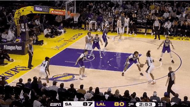 好腰！卡斯尔无惧对抗空中折叠强硬打进2+1