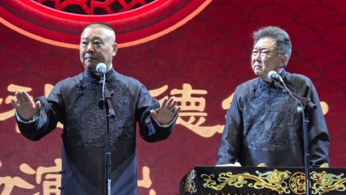 郭德纲经纪人深夜发文，晒观众席照，南京专场火爆，观众属实来着了