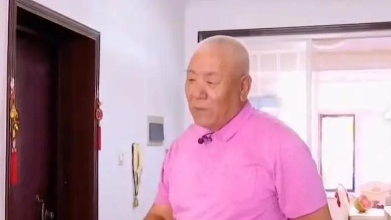 56 岁大妈颜值出众，找大爷只求被养，彩礼 10 万还得月给 2000 零花钱