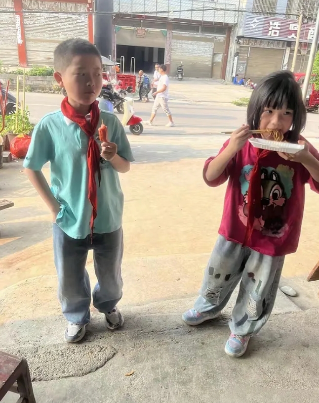 我老婆跑6年了，我独自带孩子，没有任何人帮衬，最难的时候连吃饭都困难，一路扛过来
