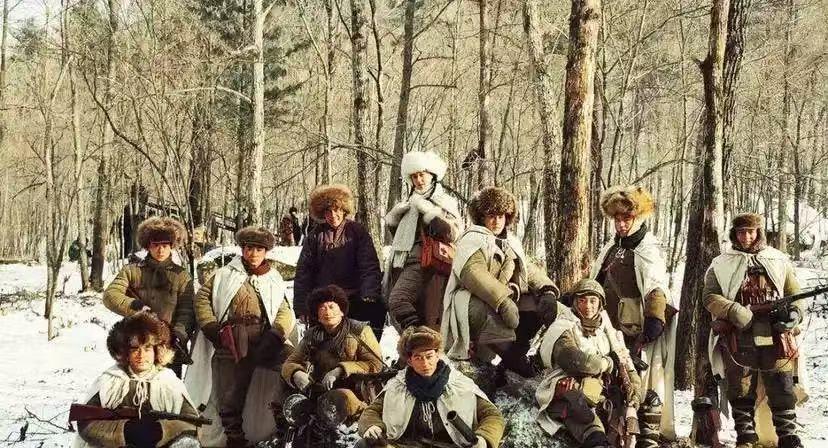 抗联十二烈士血洒小孤山
1938年3月的东北，天寒地冻，雪没膝盖。日伪军在宝清县