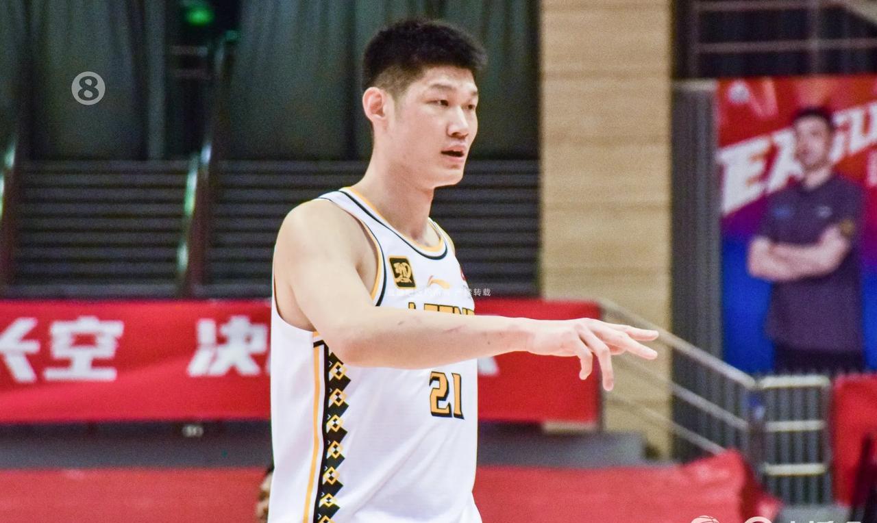同样打了8场季后赛，杨瀚森与胡金秋各大数据对比；
杨瀚森，年薪50万元，打了8场
