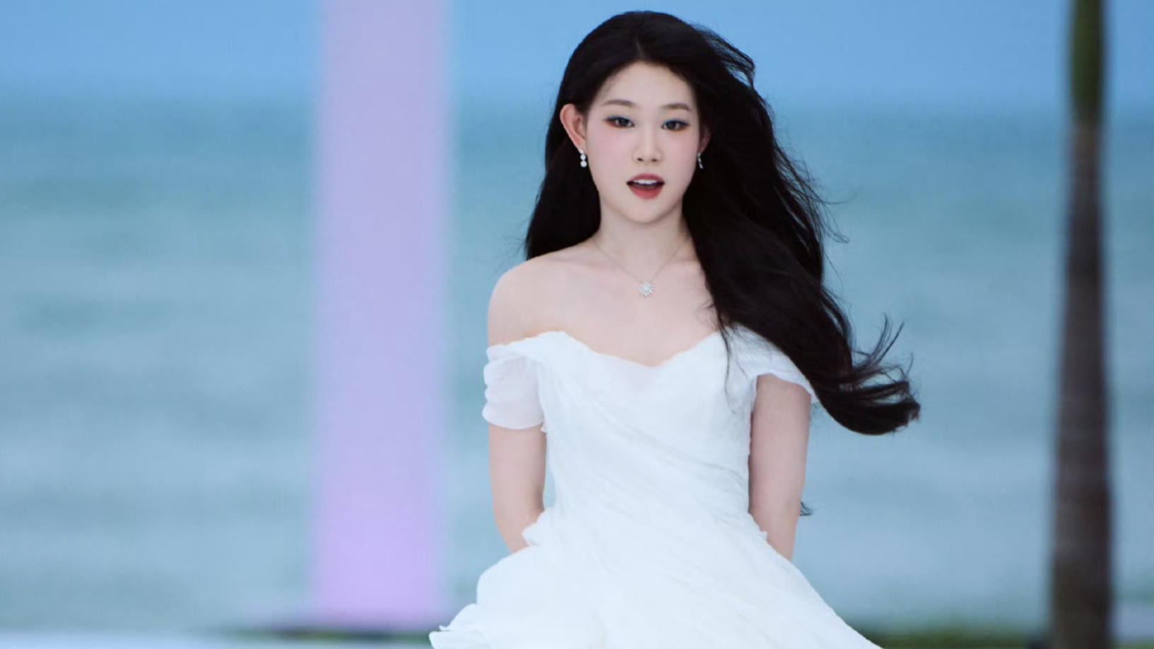 这才是真正的“国民闺女”！自然舒展的青春气息扑面而来