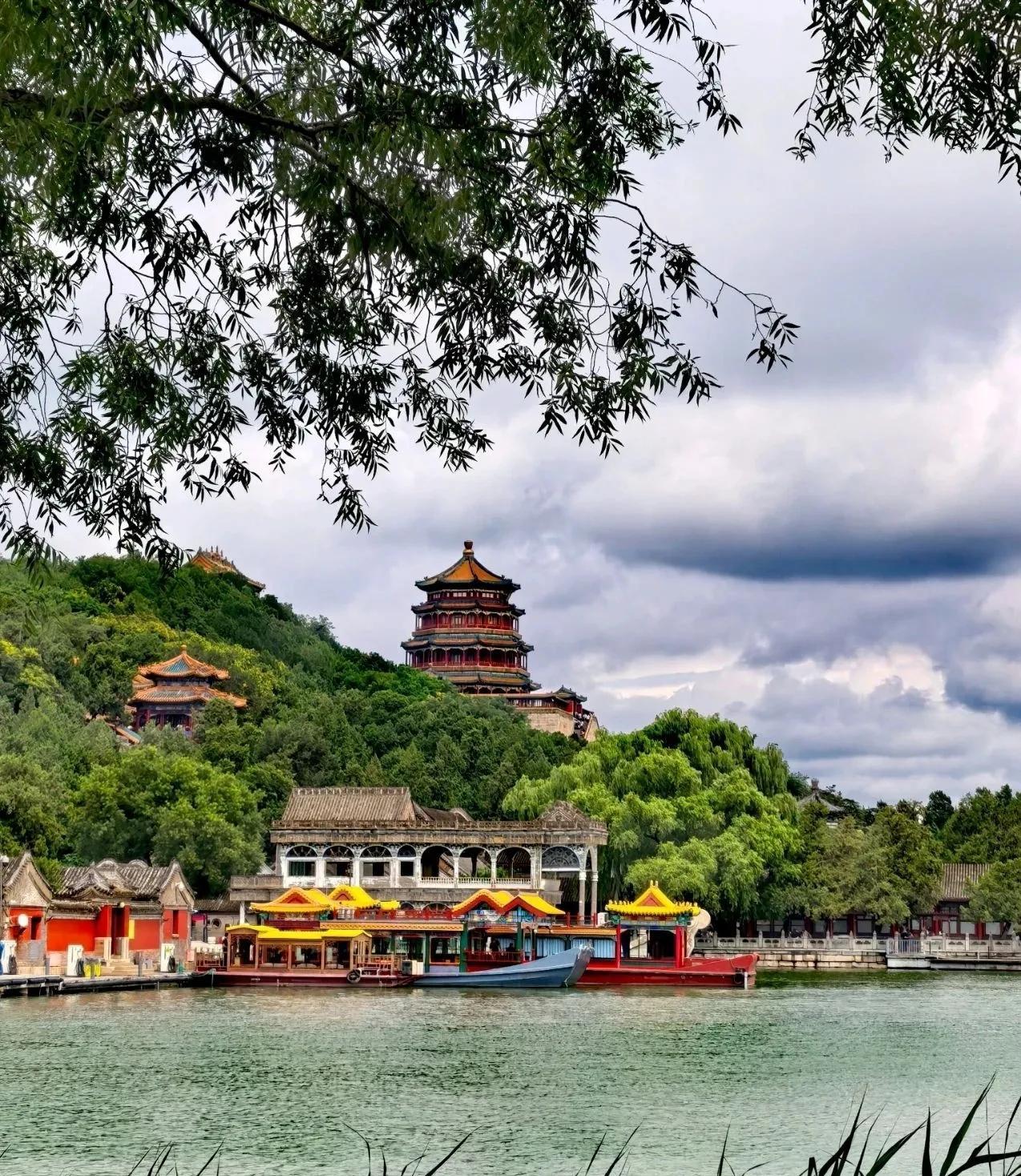 夏日雨后的北京清新美丽
今年三伏天，北京的雨水真够充盈，连日的暴雨，让密云怀柔的