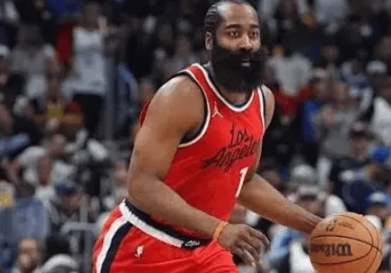 NBA常规赛，快船119-120不敌热火。
本场比赛，詹姆斯-哈登出战38分钟，