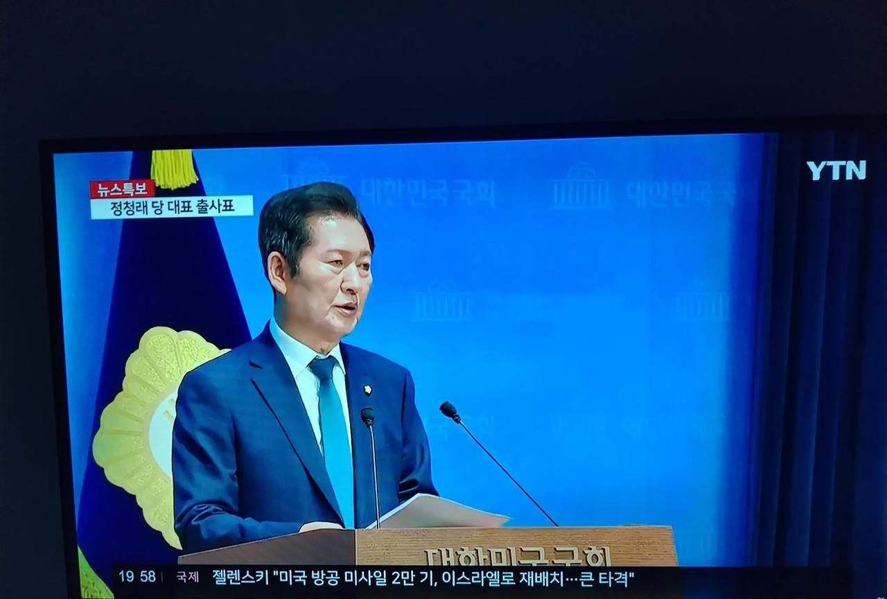 卸任韩国国会法制委员会委员长的郑清来，今天发表了竞选共同民主党党首的宣言。
他说