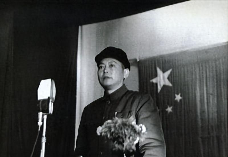 李先念刚到湖北主政，便有人举报他请叛徒吃饭，李：请错了杀我头
“1949年7月5