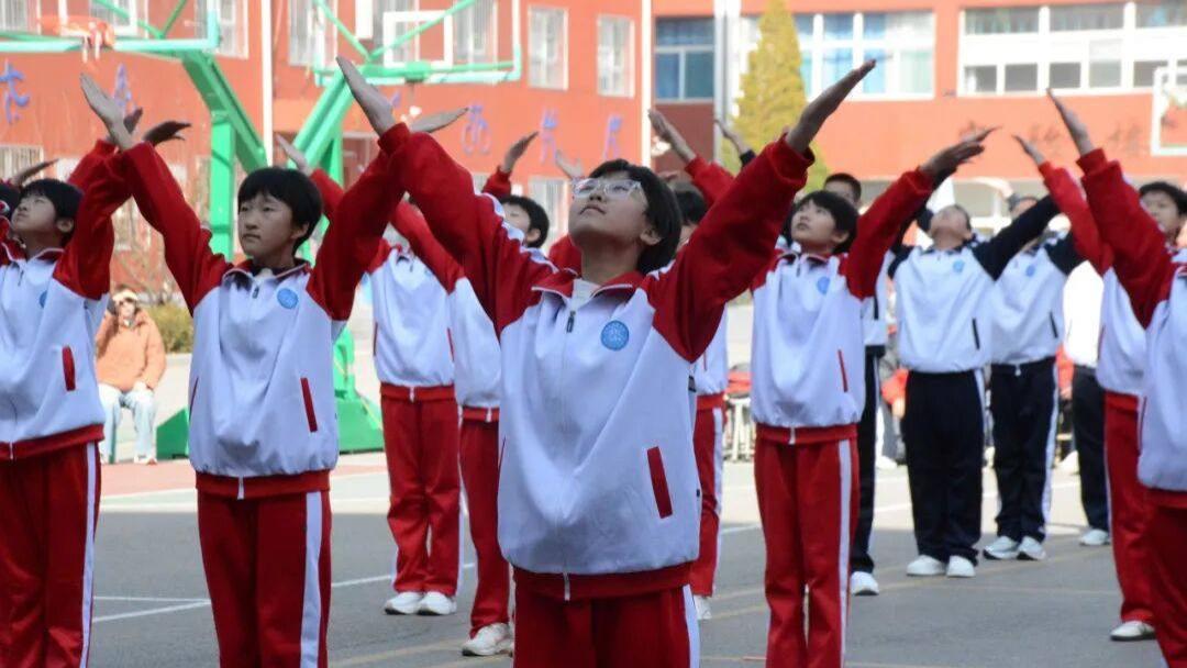 队列展英姿 体操扬风采——北方中学初一年级举行队列队形广播操比赛
