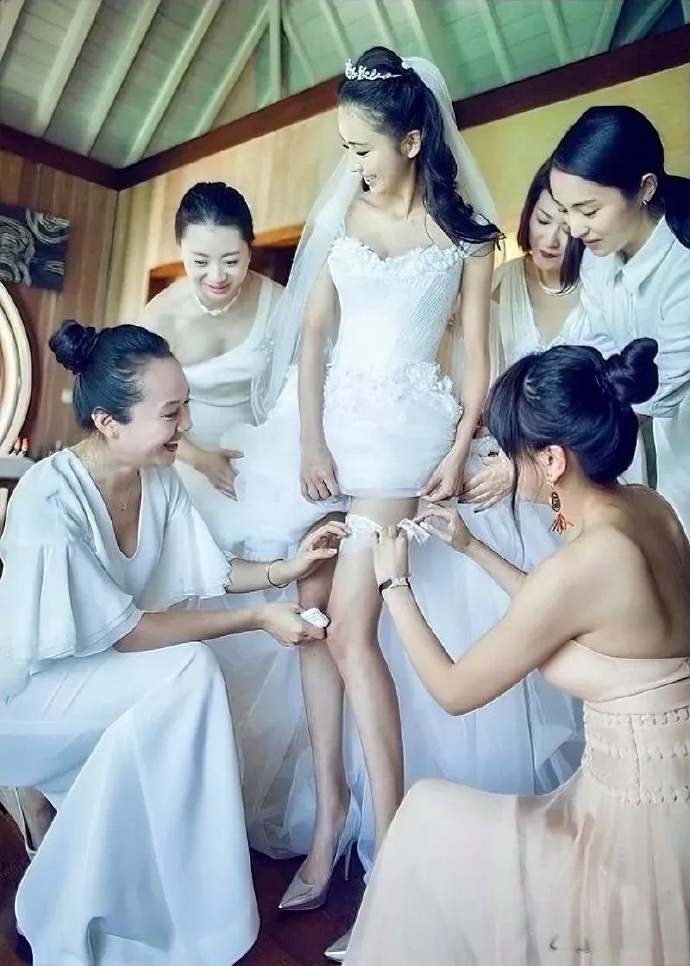 董璇原来当过佟丽娅的伴娘啊 ​​​
