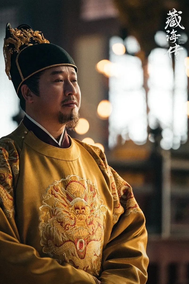 《藏海传》的导演郑晓龙，你胆挺大啊！

竟然敢这么冒险，启用张国强来饰演皇帝，虽