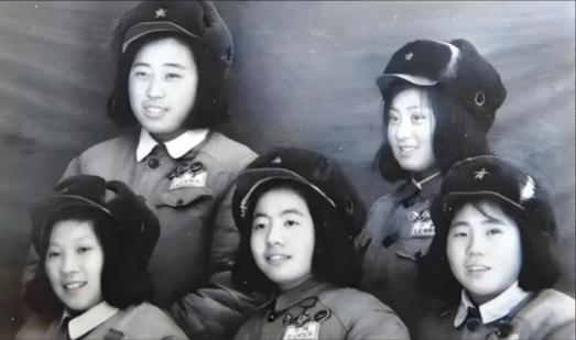 1951年，在朝鲜战场上，5名女战士被美军包围后主动投降，却从此下落不明，50年