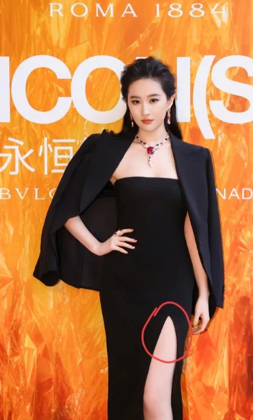 终于知道刘亦菲为啥不结婚了！
不是没人馋她身子，
而是她有一个很重要的问题，那就