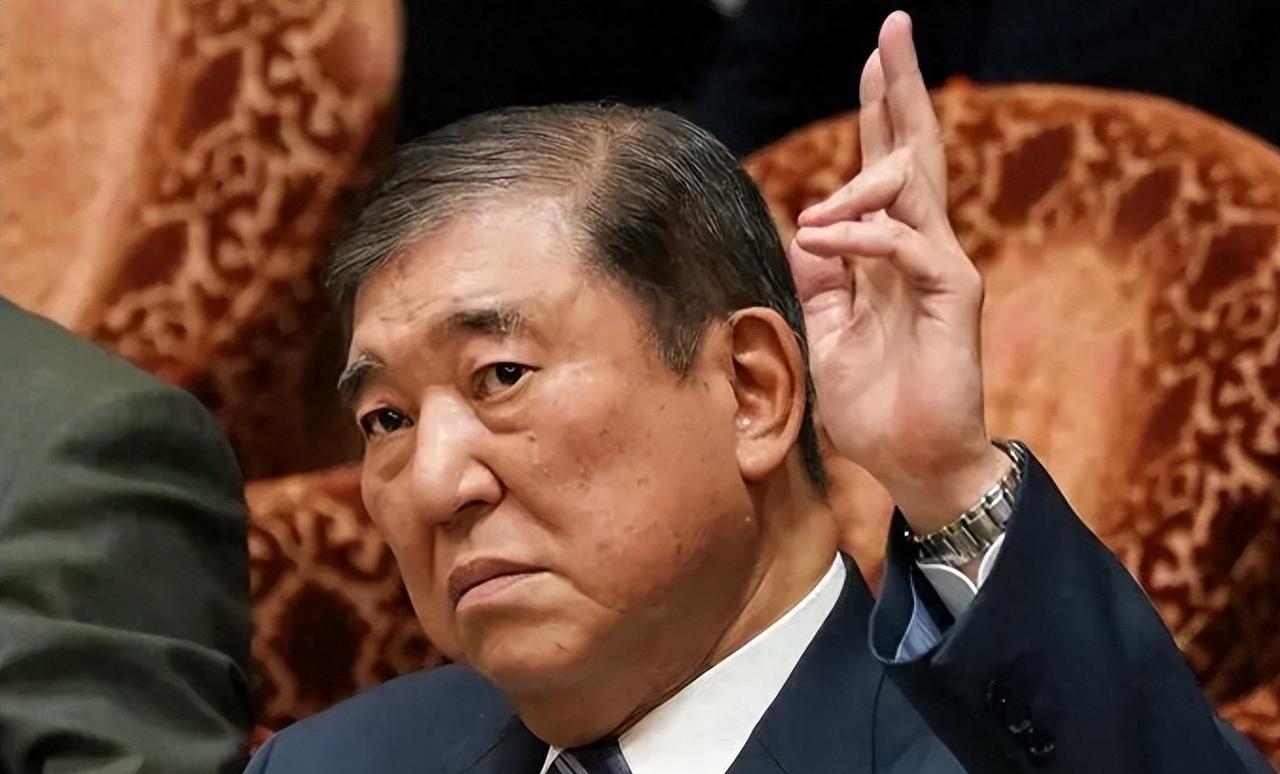 [下雨]麻生为什么处心积虑的要把石破茂赶下台？石破茂在日本政坛混了几十年，从防卫