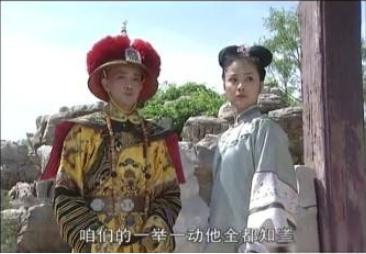 1669年，康熙好不容易生擒鳌拜。但班布尔善仍在撞击殿门，鳌拜嘚瑟道：“康熙你退
