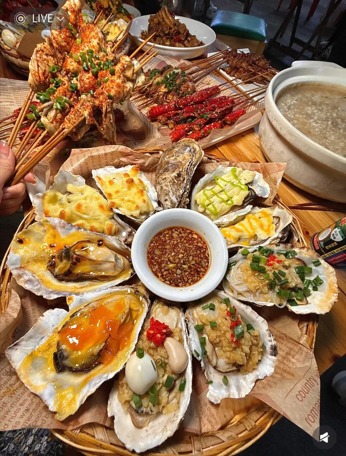 这个生蚝真的是好肥美啊，肉很嫩