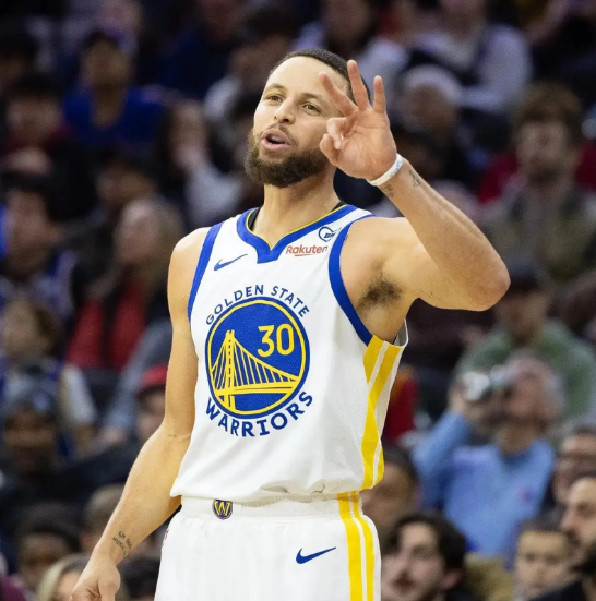 皮蓬不服啊

前NBA球员皮蓬近日在一档播客节目中谈到了公牛王朝和勇士王朝，他说