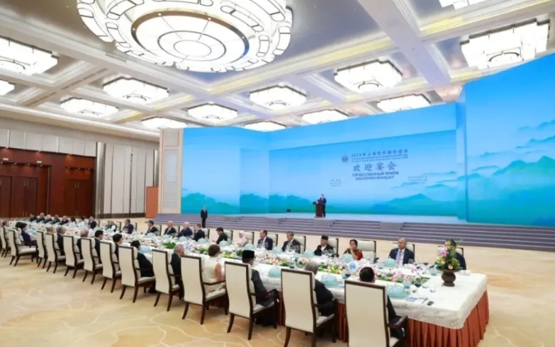 上合峰会晚宴上我虽然看不到菜单，作为在天津举行的如此峰会，晚餐上应该来一道“罾蹦