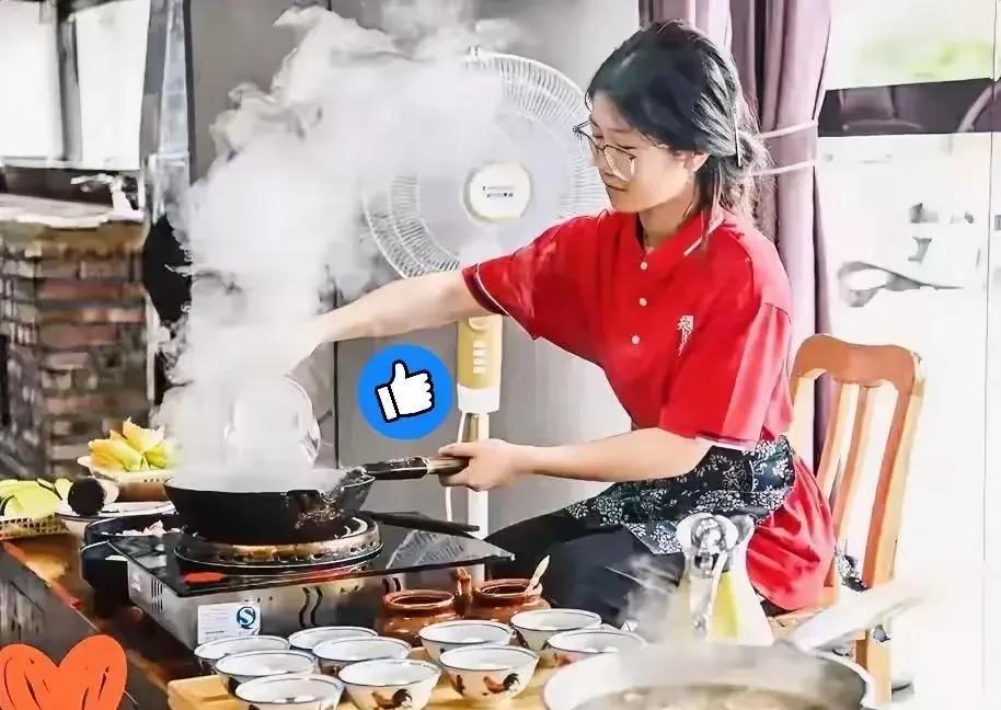 刘燕所服务的老板娘应该给刘燕涨工资，她一来之后，店里的生意就忙得不可开交，你开出