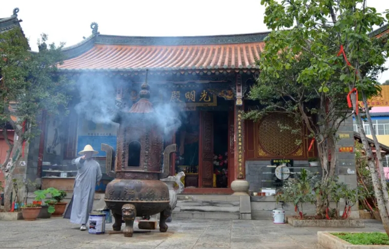 释永信与多名女性有不正当关系，有人说败坏了和尚名声。
其实，有没可能和尚的名声本