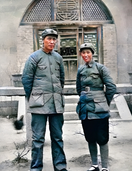 1950年的一天晚上，在结束例行事务后，毛主席突然问叶子龙：“贺子珍在哈尔滨吗？
