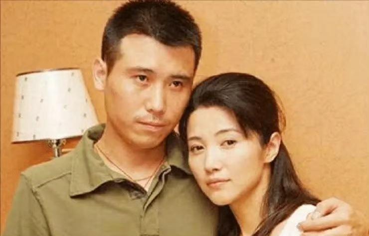 有一种痴情叫李乃文，因一场吻戏与女演员颜丙燕意难平，48岁终于结婚了！