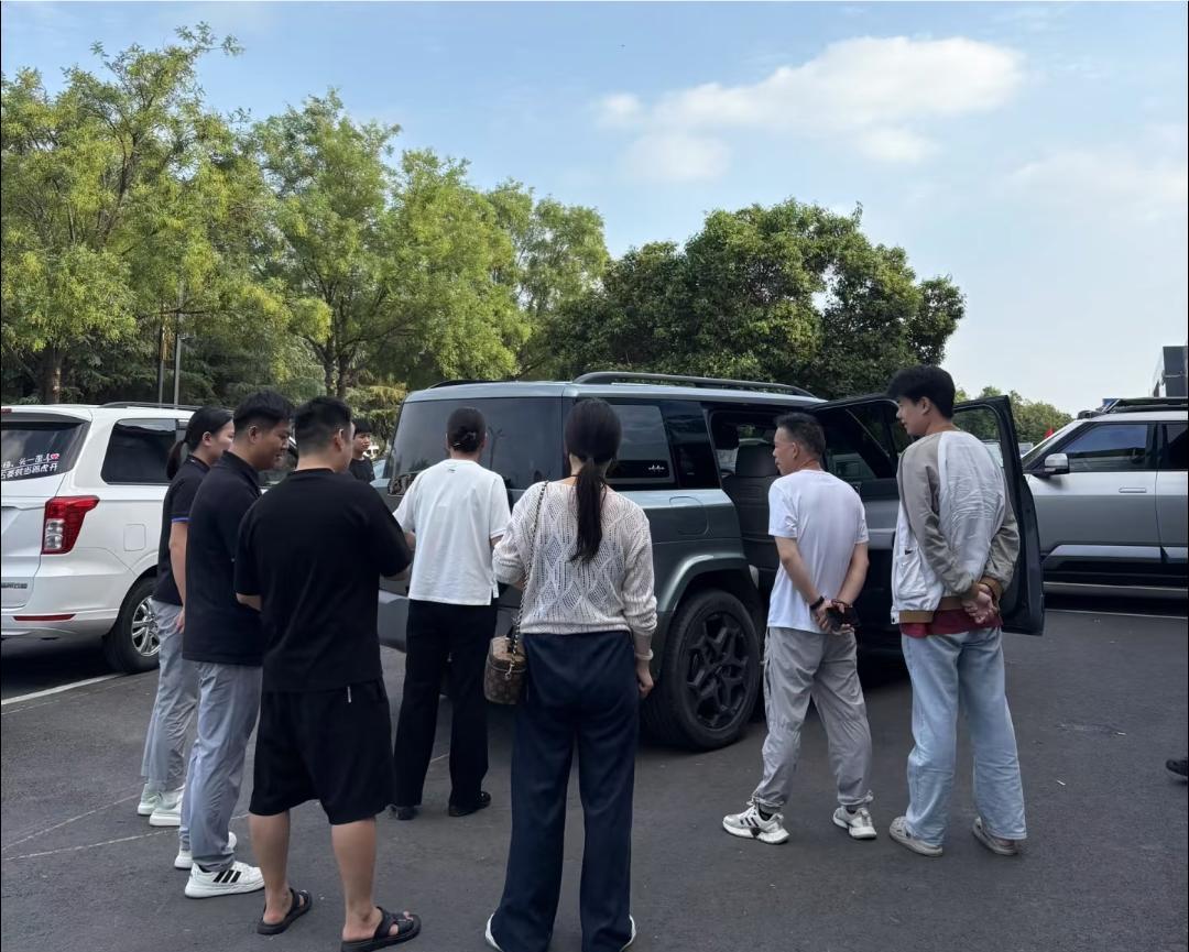 好消息：钛7卖爆了
怎么，员工加班不是自愿吗，还是说没有加班费？
哈哈～你永远低
