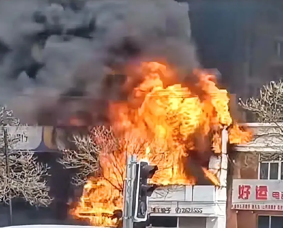 惨不忍睹，22条人命，被一场大火夺走了。
2025年4月29号中午时，辽宁白塔区