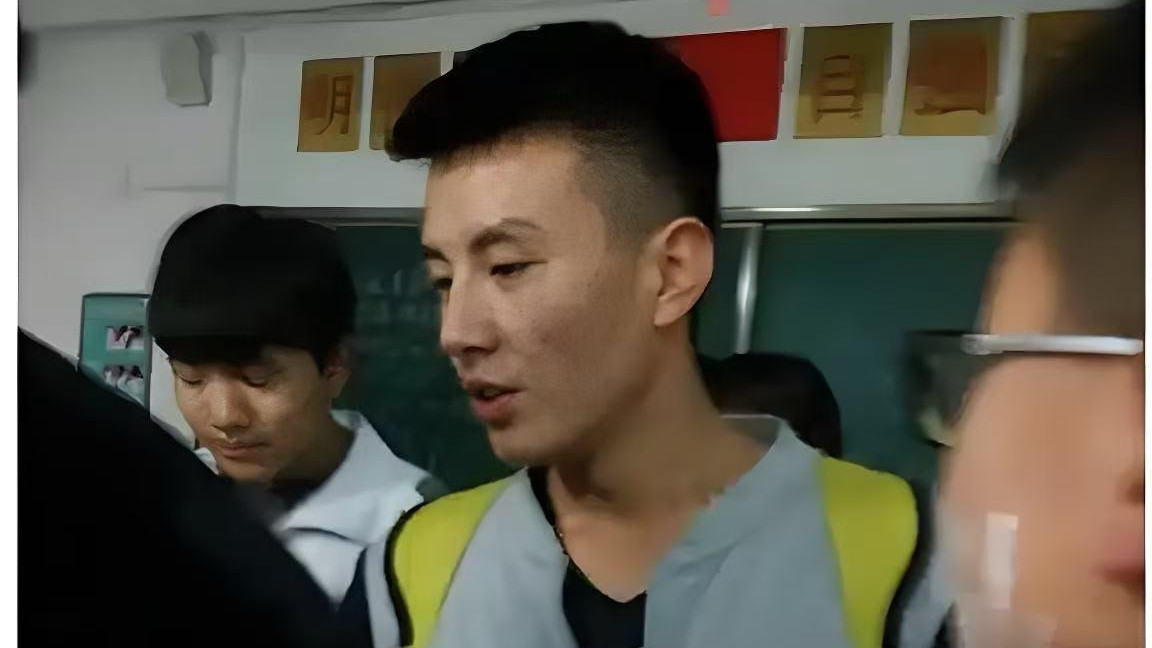 刘萧旭高中青涩照罕见曝光，有没有整容一目了然！