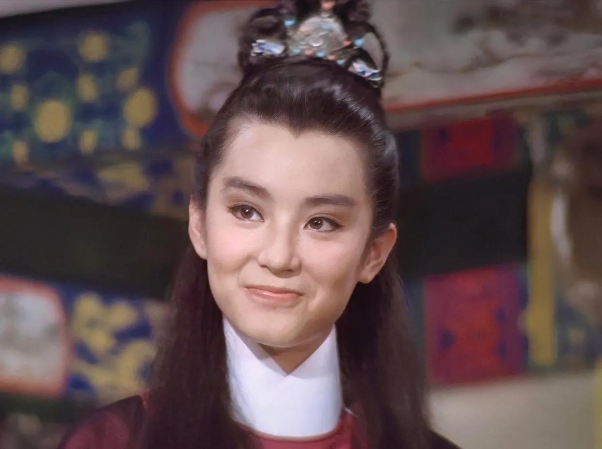 岁月不败美人，韶华不负流年
年轻时靠皮相，老了也有骨相支撑，越老越优雅，堪称自然