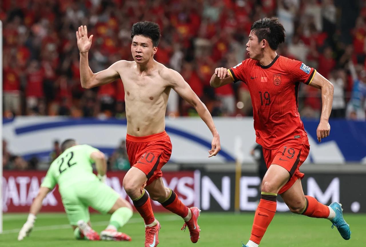 中国队加油吧…其实也不知道说什么，看完了国足和巴林的比赛我似乎知道了俩队为什么提