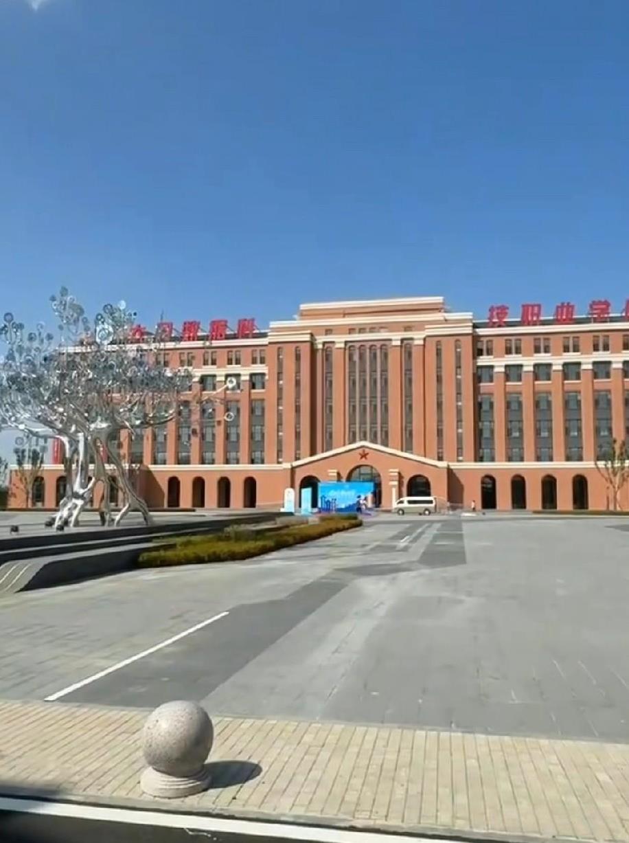 上什么大同大学？看看这大同数据科技职业学校，多牛多好啊！
请问在大同大学上过的学