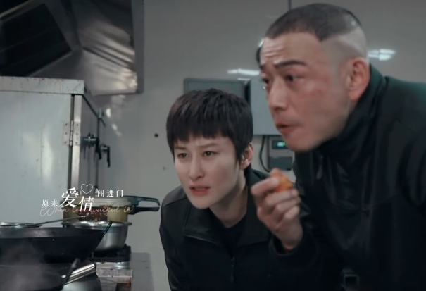 【凌峥嵘大队长×邱天教导员】      

向左或向右，就爱唱反调  

就喜欢