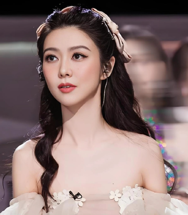 44岁薛凯琪，真让人没想到！