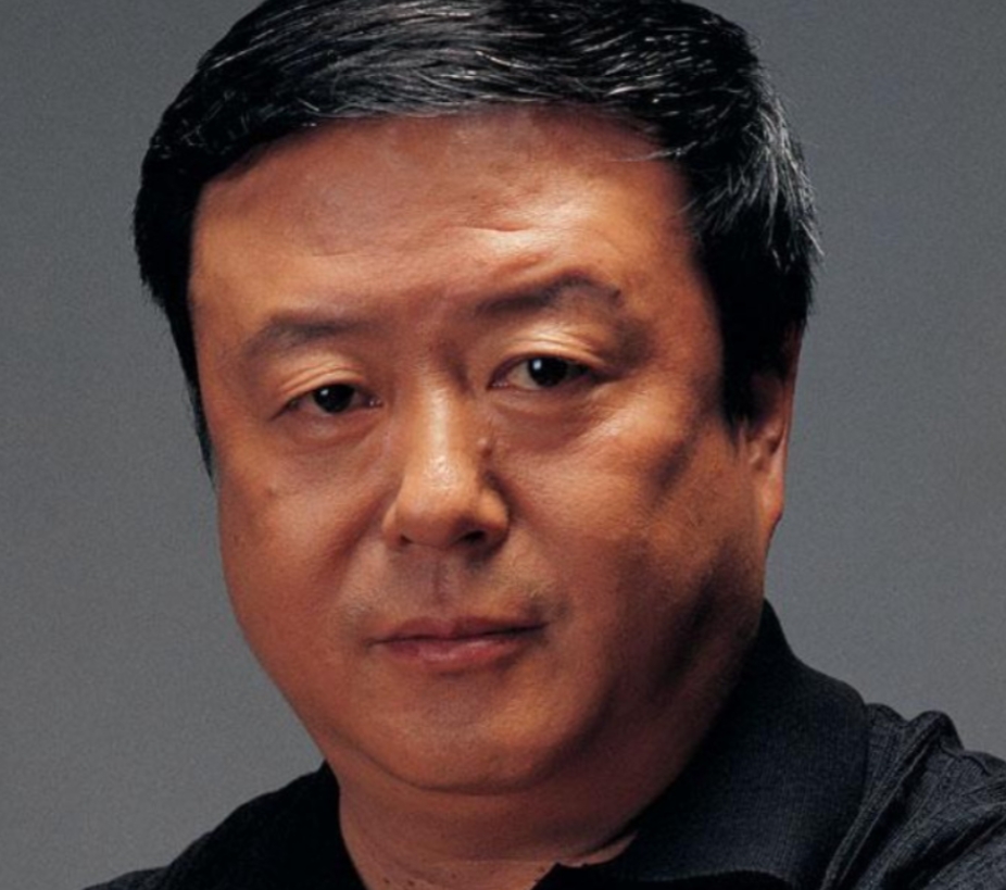 一婚娶央视主持人，二婚娶演员，三婚娶小30岁美女，64岁终于当爹
