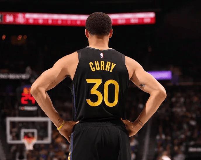 勇士队现在陷入了一个怪圈，除了库里之外，很少有第二绝对得分点，根据数据，勇士队唯