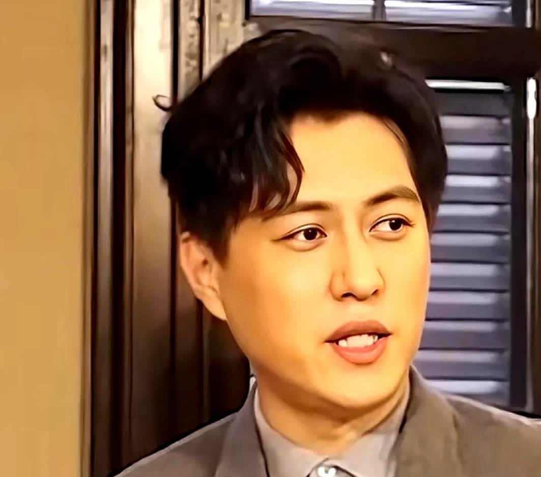 演员靳东说：“我自从担任了煤矿文工团的团长后，工作越来越繁忙，记得有次因为工作上