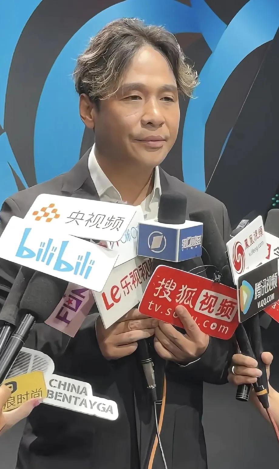 宋小宝现在到底是蔡徐坤还是王嘉尔？
