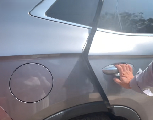 宋plus车门难关费劲
刚提车，主驾驶门关起来费劲，需要用大力才能关上，销售说正