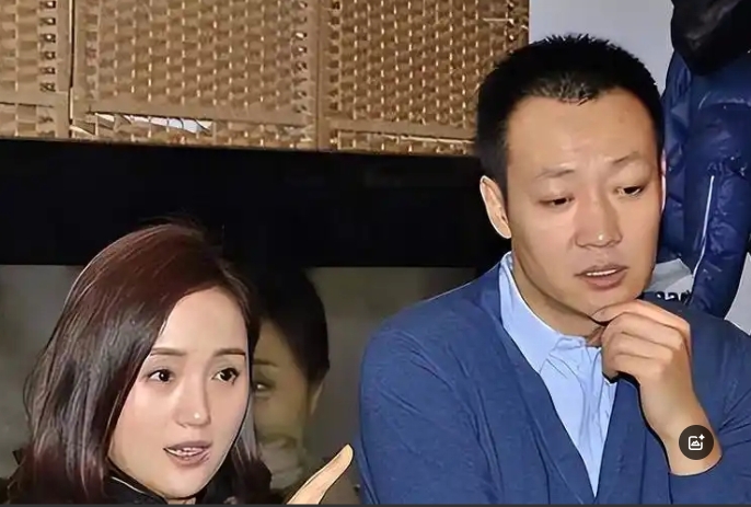 2006年，朱媛媛和辛柏青结婚。一次聚餐，辛柏青喝高了，搂着李乃文的脖子直嚷嚷:
