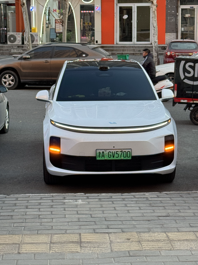 提了有一个月啦用车分享
日常通勤纯电续航扎实，150-160km实际续航完全够跑