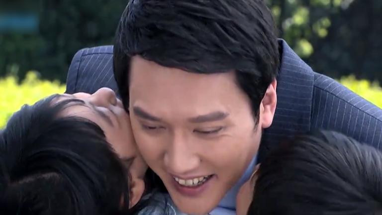 4岁儿子在菜市场走失，苦命父亲寻找一年找到，儿子却不愿相认?