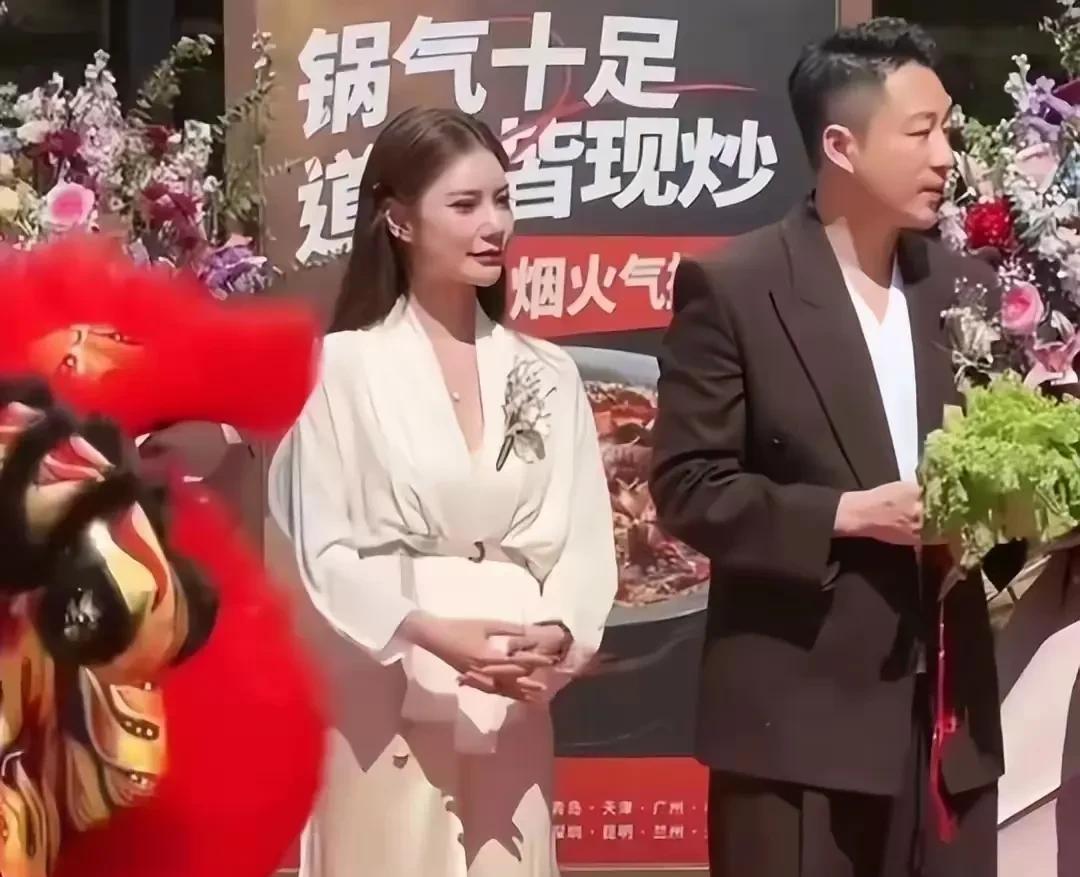 网传汪小菲
坐拥30个小目标的身家了
难怪对S家的小作文不搭理
有米有娃有娇妻陪