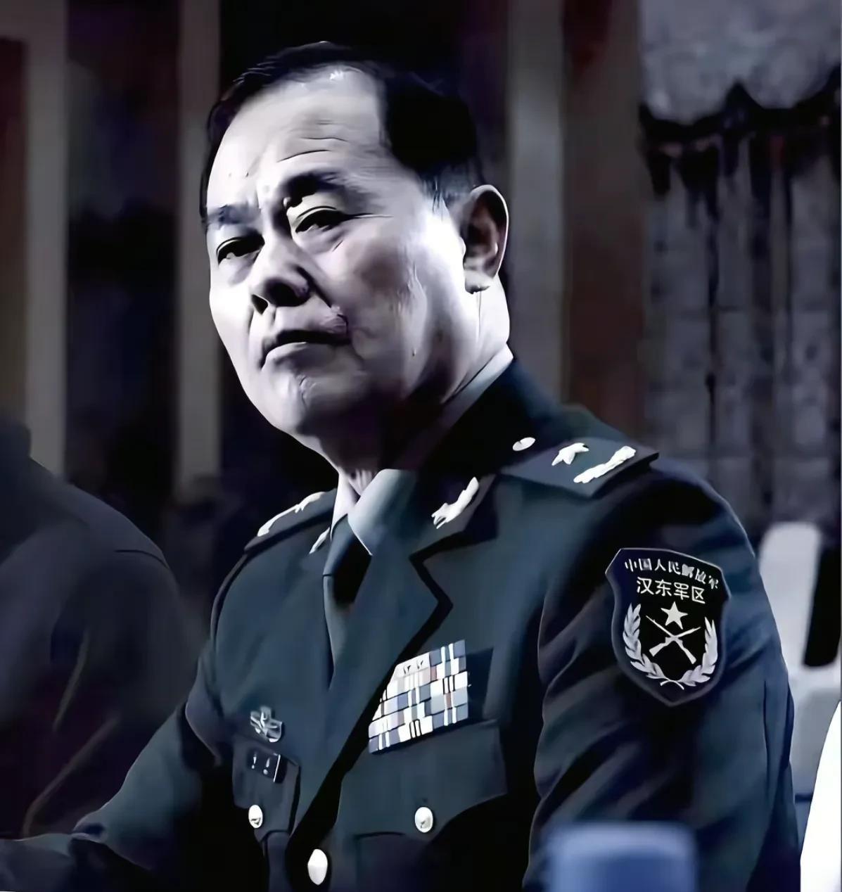 全场除了高育良，唯一没有嘲笑祁同伟的，就是这位戎装常委。
一来他知道身中三枪意味