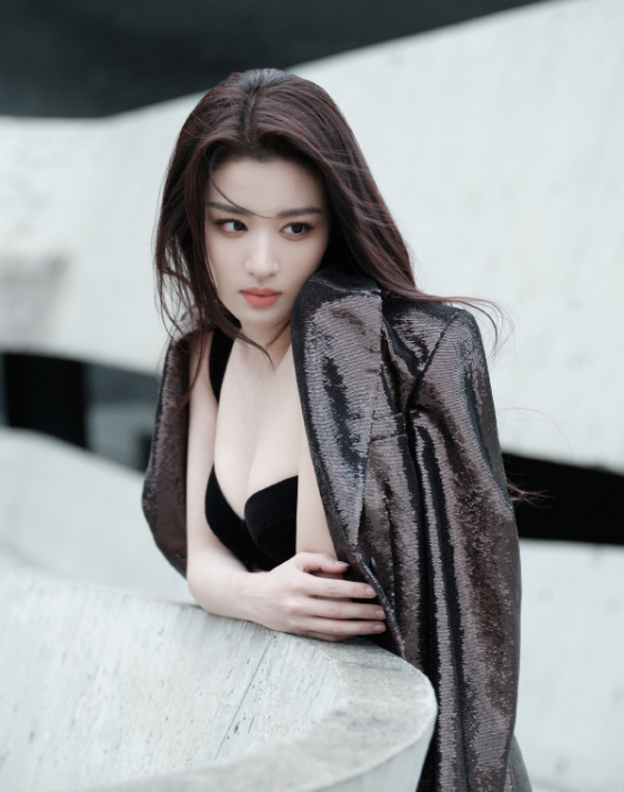 王楚然这种明艳风的女星，很难想象她是99年出生的！