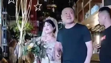 岳云鹏帮姐出嫁现场打趣不哭，温情背后的代价