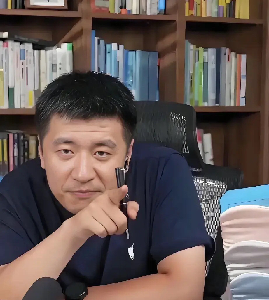 张雪峰经典又透彻的五个观点！

 一、社会就是一个大筛子。

用学历，筛掉了不努