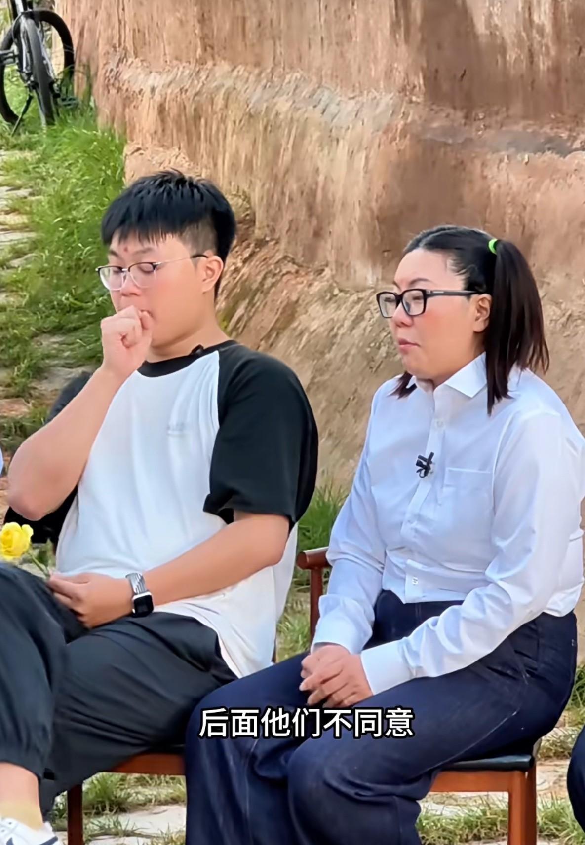 15岁的徐红，不顾一切地为爱离家出走，可五六年的感情并不像她所想象的那般美好。当