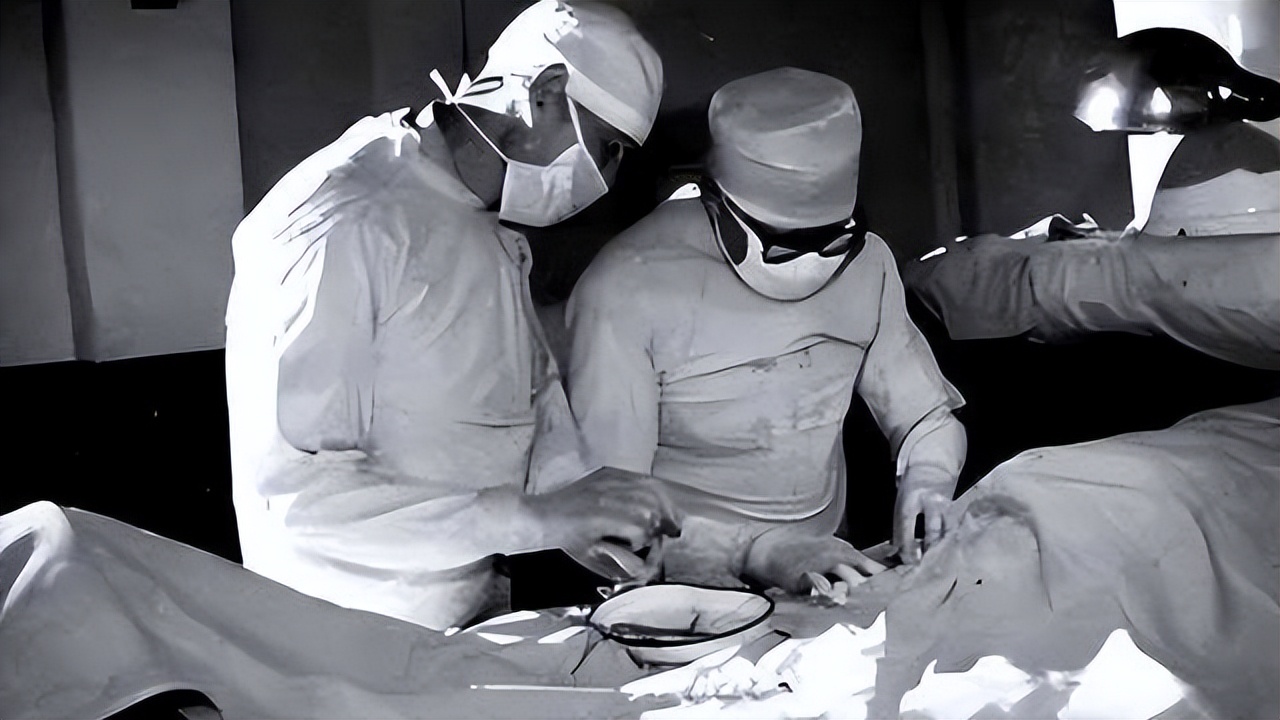 56年上海传染病院来一老农，浑身滚烫口鼻冒血，医生检查表情惊讶