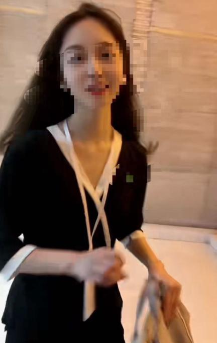 [微风]这个段子太扎心了！月入3万的程序猿，叫了一个“按摩女”上门服务。期间，程