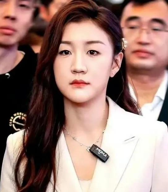 完成巴黎奥运会卫冕女单冠军这一壮举之后，陈梦就淡出赛场，在几档综艺节目中有过亮相